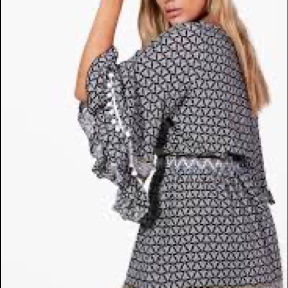 FINAL DRoP 🤠 Boohoo ~ HAYLEY TRIM DETAIL WIDE SLEEVE SKATER - Picture 2 of 9